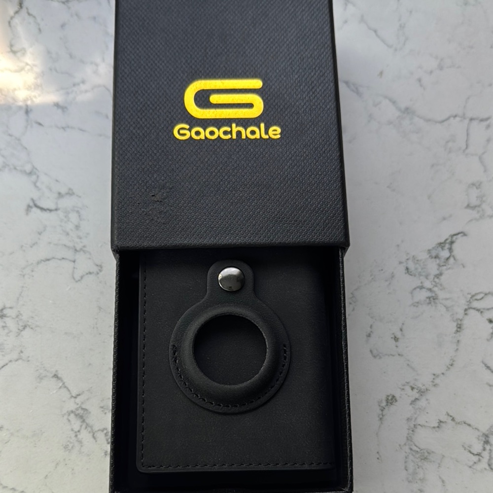 Gaochale Black Leather AirTag Wallet